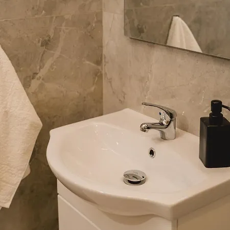 Apartament Charming 1bdr Near Sea! Great Location! *