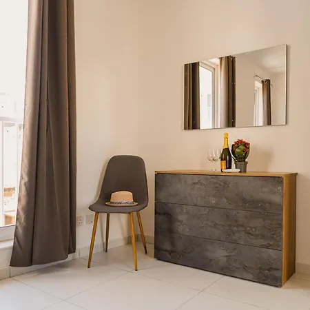 Apartament Charming 1bdr Near Sea! Great Location! *