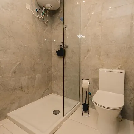 Charming 1bdr Near Sea! Great Location! *