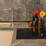 Charming & 1br Near Sea By Beyond Air! Great Location! *