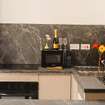 Charming & 1br Near Sea By Beyond Air! Great Location! *