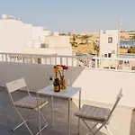 Charming & 1br Near Sea By Beyond Air! Great Location!