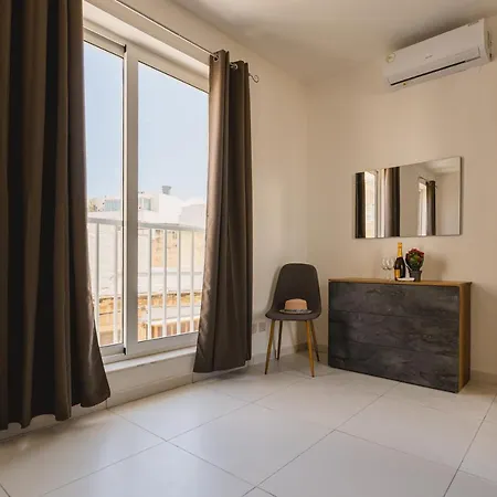 Charming 1bdr Near Sea! Great Location!