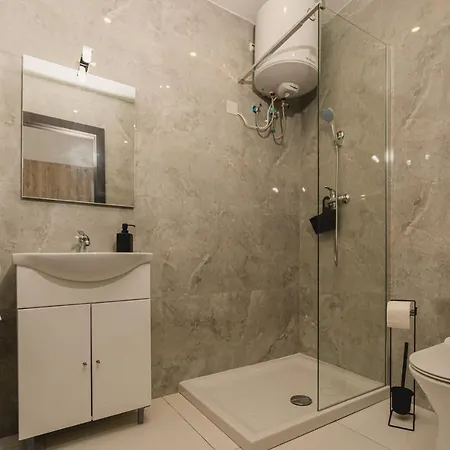 Charming & 1br Near Sea By Beyond Air! Great Location! شقة