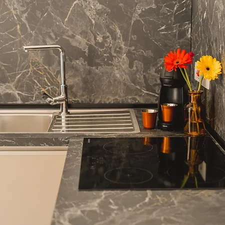 Charming 1bdr Near Sea! Great Location! *