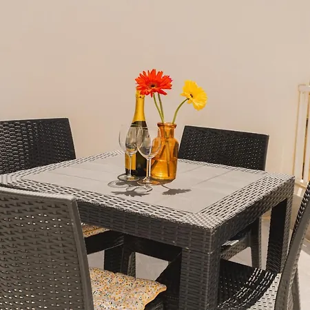 Charming & 1br Near Sea By Beyond Air! Great Location! *
