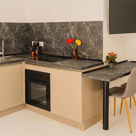 Charming 1bdr Near Sea! Great Location! *