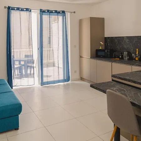 Charming 1bdr Near Sea! Great Location! *