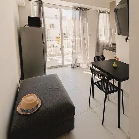 Charming & 1br Near Sea By Beyond Air! Great Location!