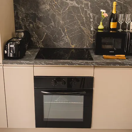 Charming & 1br Near Sea By Beyond Air! Great Location! *