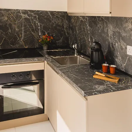 Charming & 1br Near Sea By Beyond Air! Great Location! * Gzira