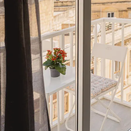 Charming & 1br Near Sea By Beyond Air! Great Location!