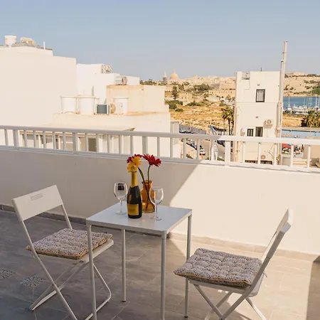 Charming & 1br Near Sea By Beyond Air! Great Location!
